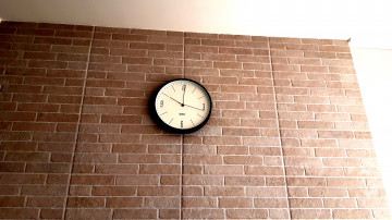 минимализм, часы настенные, стена, кирпич, 1000, утро, время, интерьер, 3840х2160, 4к обои