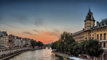 Фото бесплатно город, река, здания, архитектура, набережная, вечер, закат