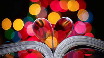 quad hd обои, книга, сердце из страниц, разноцветные блики