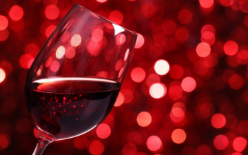 2560х1600, красное вино, бокал, алкоголь, игристое, напиток, блеск, блики, красный фон