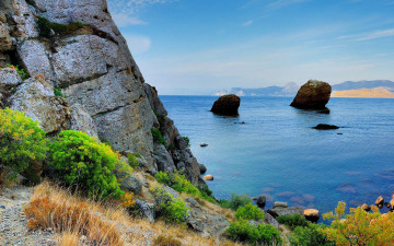 берег, кусты, скала, Черное море, камни, горы, Крым, Shore, bushes, rock, Black Sea, rocks, mountains, Crimea