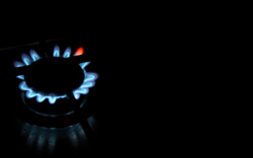 горящая газовая горелка, минимализм, черный фон, фото, Burning gas burner, minimalism, black background, photo
