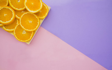 минимализм, нарезка апельсинов, цитрусовые, розовофиолетовый фон