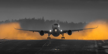 Airbus A350 XWB, самолет, рейс, взлет, посадочная полоса, вечер