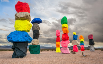 2880х1800 разноцветные камни в пустыне