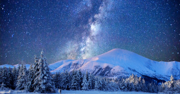 Обои на рабочий стол Зима, Горы, Снег, Mountains, Зимний ночной пейзаж, Snow, Winter night landscape, Winter, Starry sky, Звездное небо