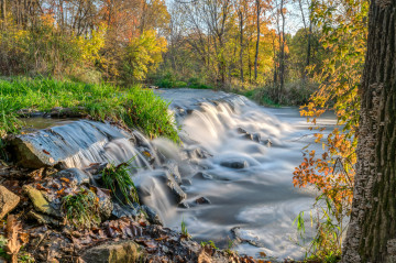 Фото бесплатно водопад в лесу, лес, осень, красивая природа