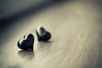 stone hearts, minimalism, black and white photo, каменные сердечка, минимализм, черно-белое фото,
