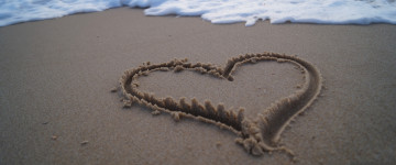 сердце на песке, море, пляж