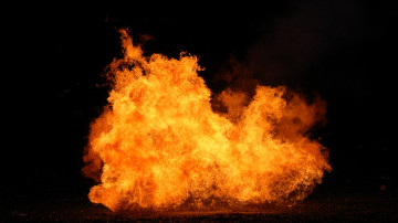 огонь, пламя, взрыв на черном фоне, fire, flame, explosion on a black background