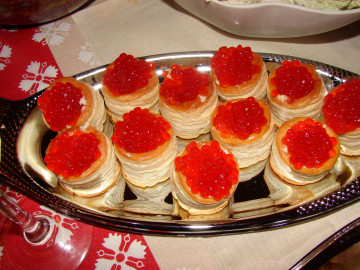 бутерброды с красной икрой, поднос, хорошее качество фото, sandwiches with red caviar, tray, good quality photos