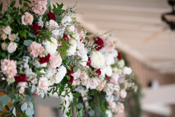 Фото бесплатно розы, листья, свадебное украшение, праздник, цветы