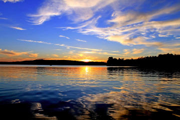 Фото бесплатно отражение, озеро, темнеет, закат, вечер, облака, пейзаж