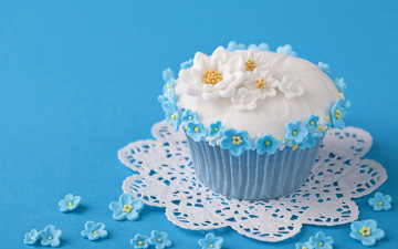 десерт, кекс, цветы, сладости, голубой фон, сладкая выпечка, dessert, cupcake, flowers, sweets, blue background, sweet pastry, 4К обои