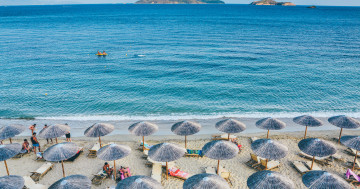 Обои на рабочий стол карибский бассейн, зонтик, пляж, залив, пейзажи, побережье, песок, праздник, берег, мыс, океан, водоём, море, отпуск