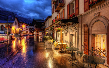 ночной город, дождь, улица, дома, выносные столики