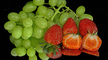 ягоды, белый виноград, клубника, фрукты, полезная еда, десерт, красивые обои, Berries, white grapes, strawberries, fruit, healthy food, dessert, beautiful wallpaper