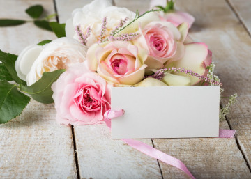 Фото бесплатно букет, розовые розы, букет роз, записка, подарок, цветы