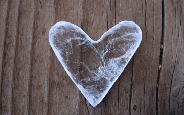 сердце из льда, минимализм, деревянная текстура, обои, Heart made of ice, minimalism, wooden texture, wallpaper