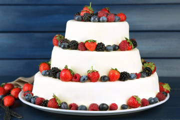 5760х3840, 6К обои, свадебный торт, трехъярусный, сладкий десерт, ягоды, еда, the wedding  cake, three-tiered, sweet dessert, berries, food