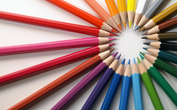 разноцветные карандаши на 1 сентября