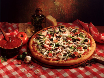 томатный соус, пицца, с луком и оливками, вкусная еда, качественные обои для ПК, Tomato sauce, pizza, with onions and olives, delicious food, quality wallpapers for PC