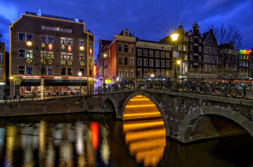 Фото бесплатно Амстердам, вечер, столица, крупнейший город, Нидерланды, река, отражение в воде, мост, велосипеды