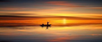 природа, закат, вечер, река, лодка, рыбаки, отражение в воде, горизонт, штиль, силуэт, рыбалка, лучи солнца, 4К обои
