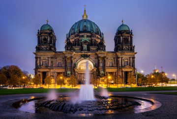 Фото бесплатно Берлин, фонтан, Германия, дворец, архитектура, достопримечательность, вечер, освещение, город