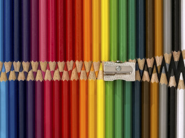молния из карандашей, стружилка для карандашей, разноцветные карандаши