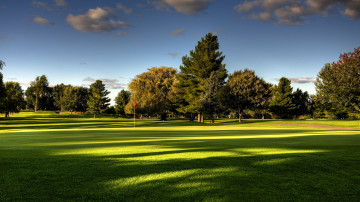 ultra hd 4k wallpaper,Golf course, nature, green grass, trees, clouds  поле для гольфа, природа, зеленая трава, деревья, облака