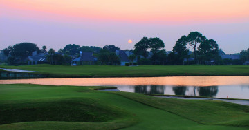 закат над полем для гольфа, гольф, гольф-клуб, природа, вечер, зелёная трава, поле