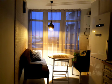 интерьер, кухня, вечер, стол, кресла, панорамное окно, люстра, уют