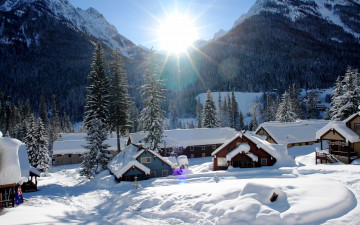 2560х1600 поселок возле Альп зима снег домики лучи солнца