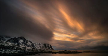 Обои на рабочий стол Норвегия, снег, небо, скалы, облака, океан, закат, горизонт, пейзажи