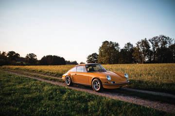 Фото бесплатно оранжевая машина, Porsche, машины, дорога, поле, пейзаж