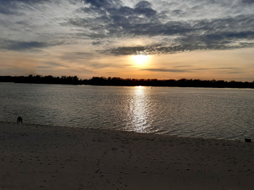 природа, 4К обои, 4600х3450, река Днепр, закат солнца, берег, пляж, песок, облака, отражение в воде, вечер, красивый пейзаж