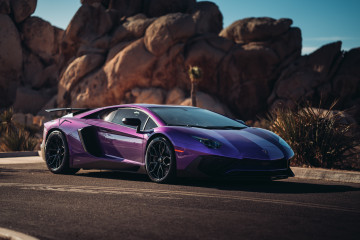 Фото бесплатно Lamborghini Aventador Superveloce Coupe, фиолетовые суперкары, дорога, горы, скалы
