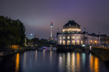 Фото бесплатно Берлин, река, Германия, город, ночь, освещение, отражение в воде
