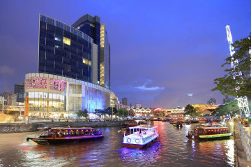 Фото бесплатно Сингапур, небоскребы, река, лодки, баржи, ночной город