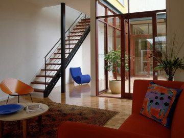 интерьер, лестница, двери, диван, подушка, растения, interior, stairs, doors, sofa, pillow, plant