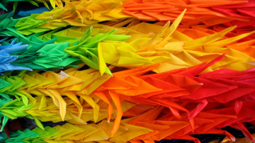 Яркое разноцветное оригами