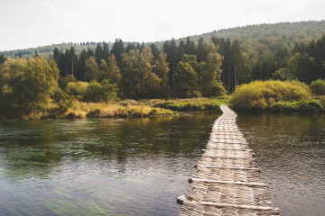 Фото бесплатно река, деревья, деревянный мост, природа