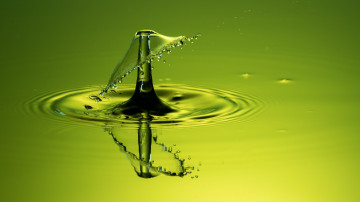 вода, макро, всплеск, брызги, капли, зелёный фон, 3840х2160, 4к обои