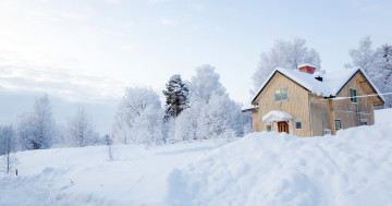 Обои на рабочий стол зима, снег, nature, зимний, winter, cottage, snow, beautiful, природа, деревья, house, домик, landscape, пейзаж