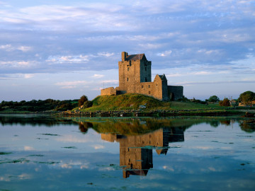 Dunguaire Castle, Kinvara, County Clare, Ireland, Замок Дунгуайр, Кинвара, графство Клэр, Ирландия