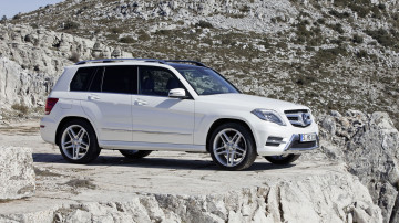 Фото бесплатно Mercedes GLK, белые автомобили, полноприводный внедорожник на горе