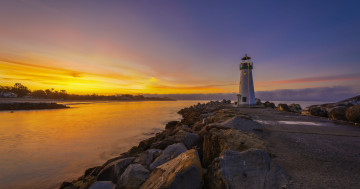 Обои на рабочий стол пейзаж, природа, Walton Lighthouse, камни, утро, маяк, Калифорния, океан, рассвет, США