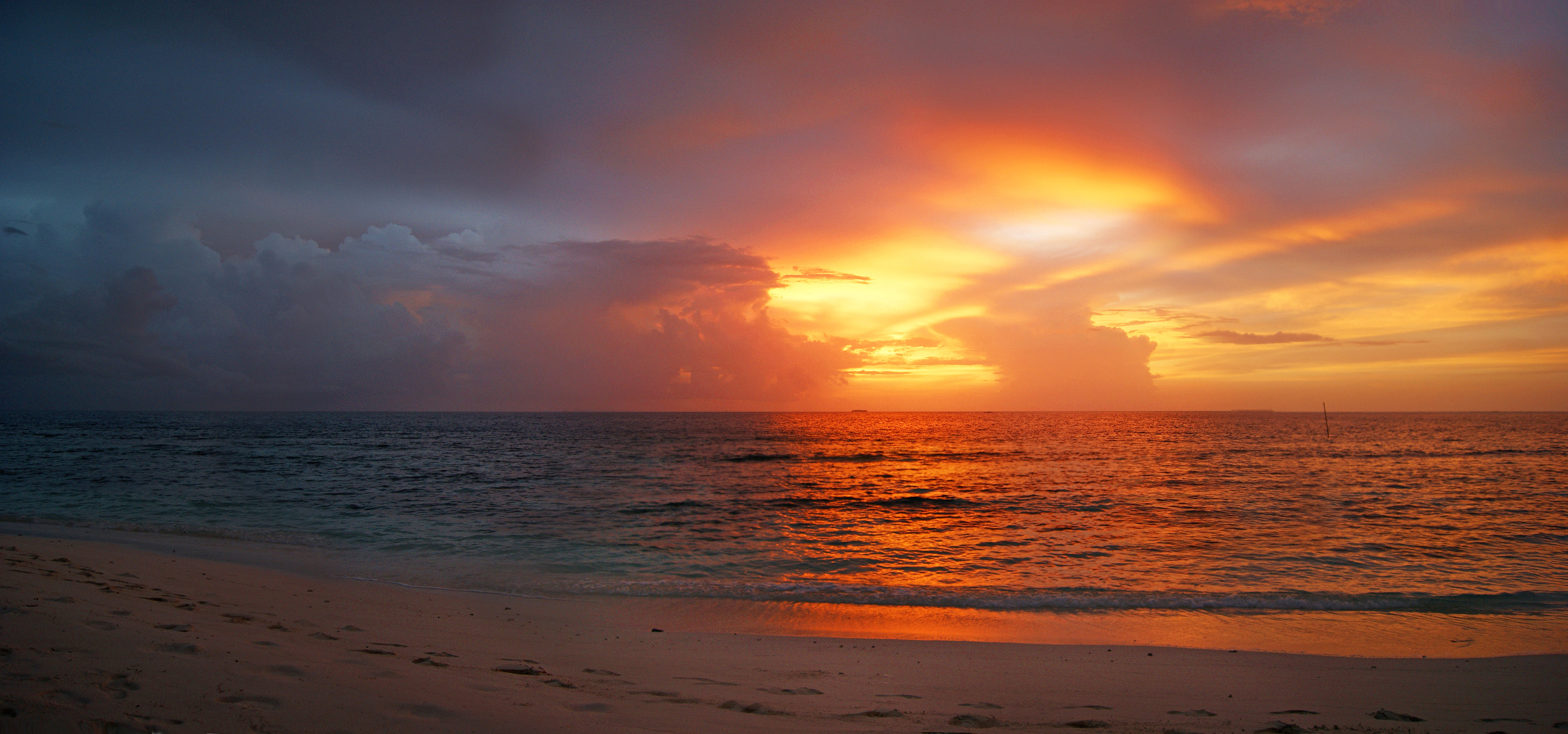 Фото бесплатно небо, закат, красиво, берег, песок, морские волны, облака, вечер
