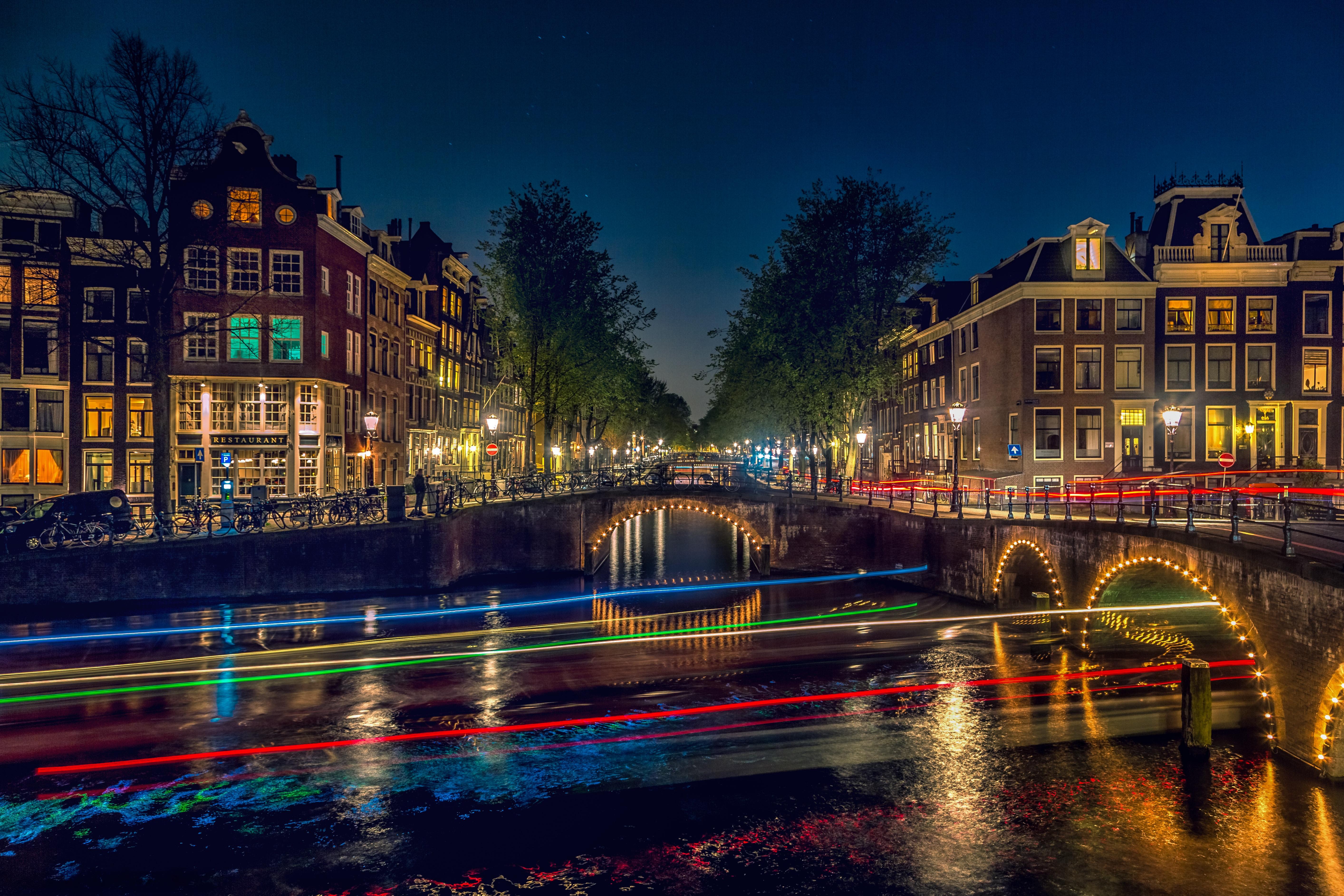 Фото бесплатно Амстердам, Нидерланды, дома у воды, ночной город, ночные огни